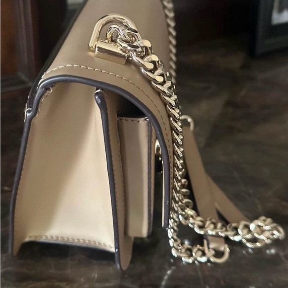 Michael Kors bag. Used once - Picture 2 of 2